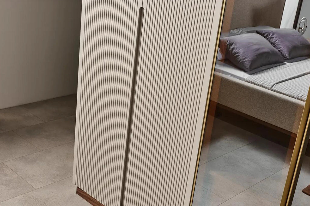 Ikon Kleiderschrank