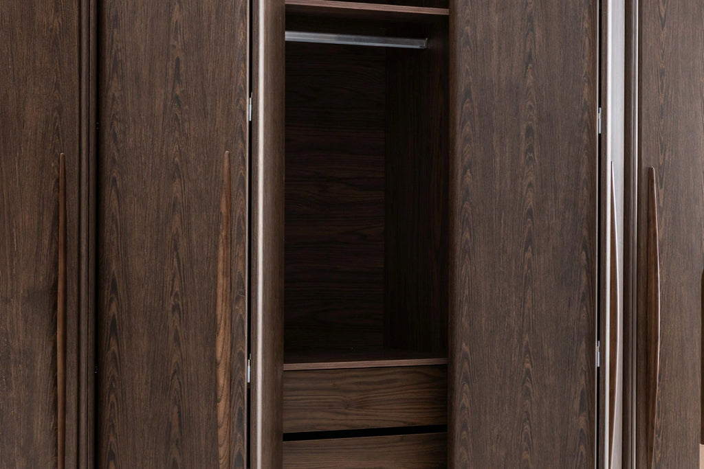 Morphose Kleiderschrank